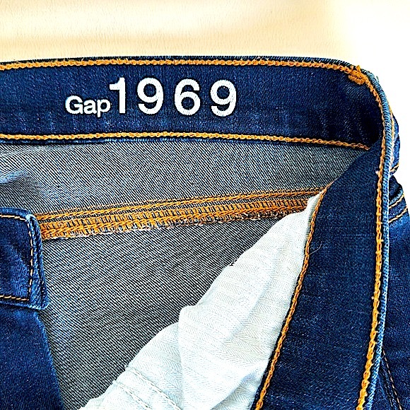 Gap Dark Cropped Legging Jean! - Picture 3 of 5